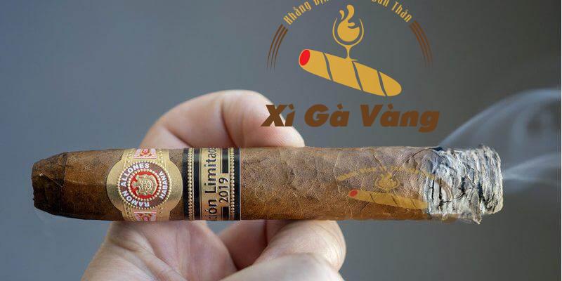 Chú ý tới màu tro để đánh giá chất lượng xì gà